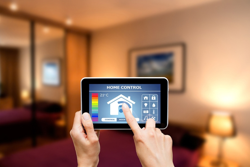 Person holding a temperature control tablet